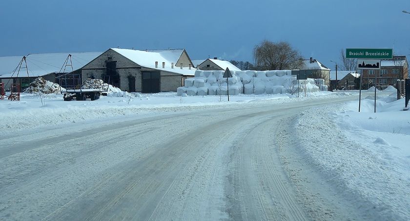 Na drogach śnieg, pod śniegiem lód. Trudne warunki jazdy w regionie [FOTO+VIDEO]