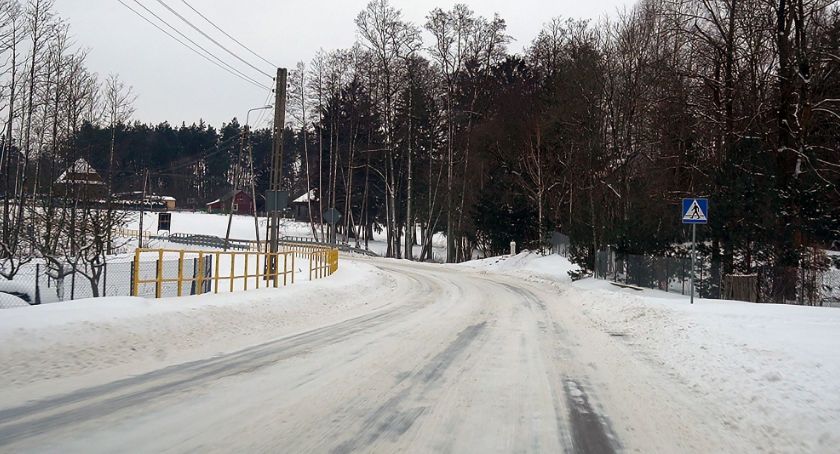 Zima zaskoczyła drogowców? Powiat zwiększa środki na odśnieżanie