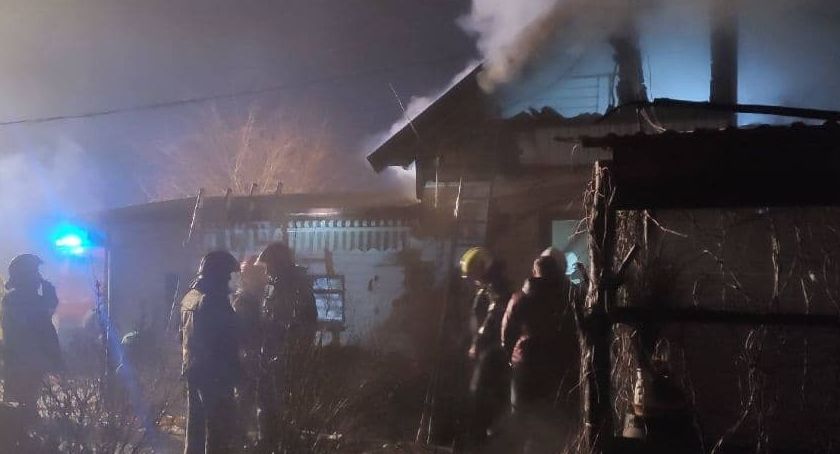 Nocny pożar budynku mieszkalnego w gminie Ciechanowiec [foto]