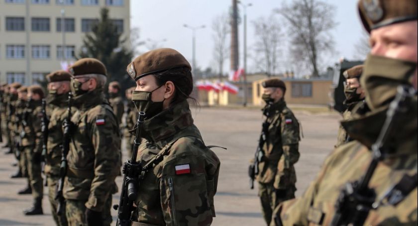 Terytorialsi złożyli przysięgę w rocznicę walki z pandemią