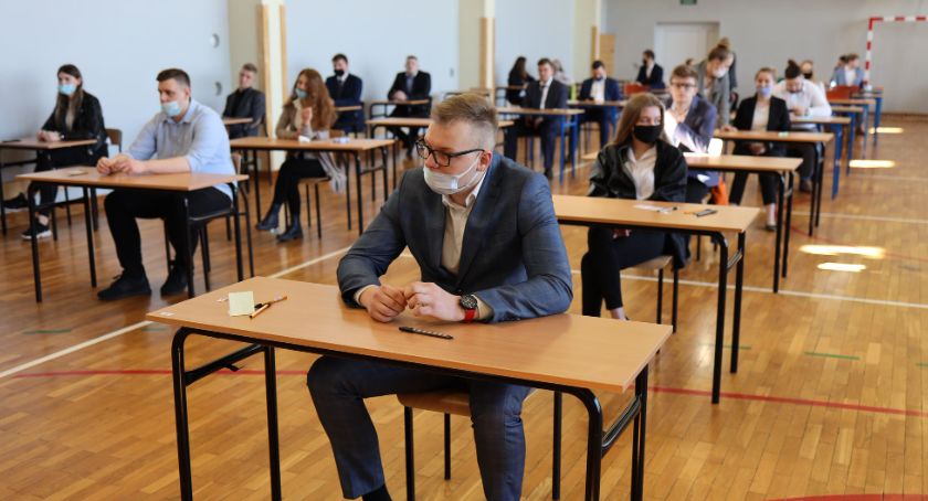 Rozpoczęły się matury – dziś język polski [FOTO]