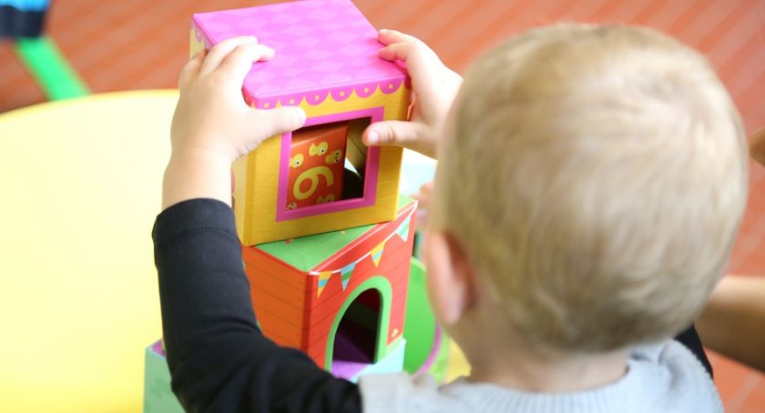 Kolejne dwa tygodnie zasiłku opiekuńczego