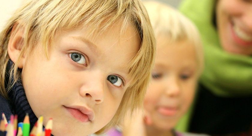 Kolejne dwa tygodnie opiekuńczego dla rodziców w razie zamknięcia szkoły czy przedszkola