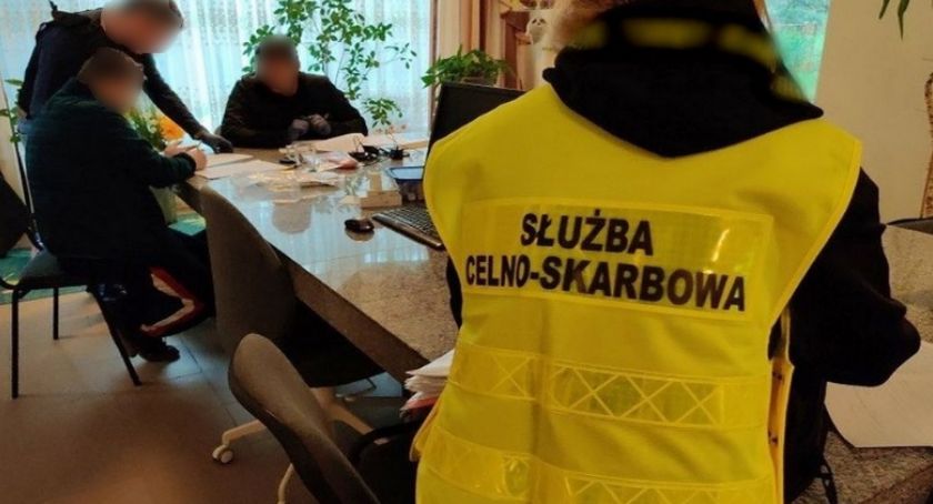 Służby weszły jednocześnie do 140 miejsc. Zablokowano ponad 3 mln złotych [FOTO+VIDEO]