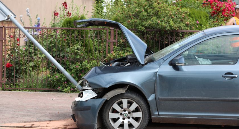 Groźne zderzenie BMW ze Skodą [FOTO+aktualizacja]
