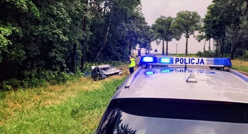Dachowanie na DK66. Volkswagenem jechały dwie osoby [foto]