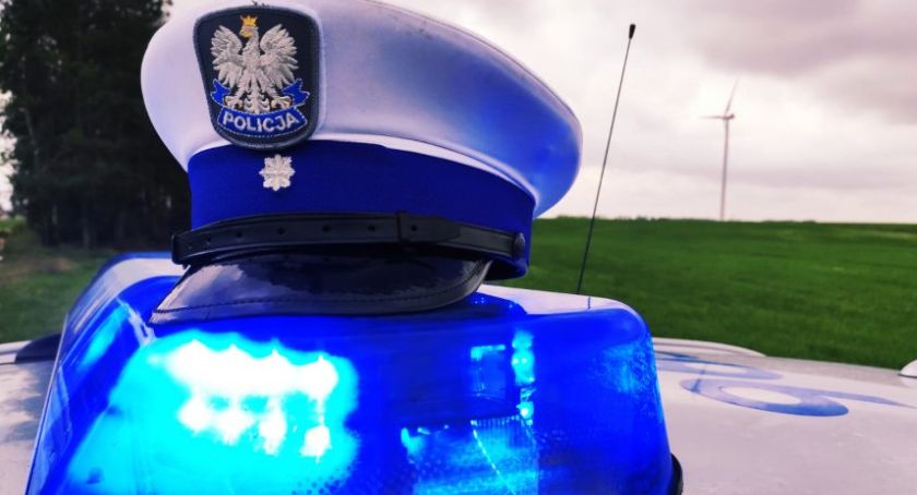 Audi zderzyło się z ciężarówką. Jedna osoba w szpitalu