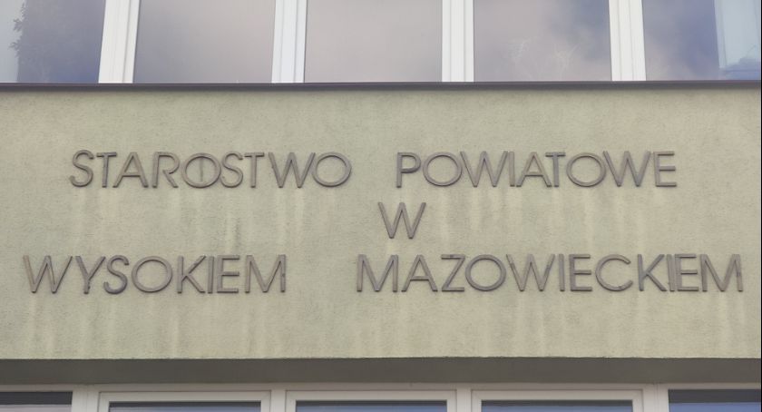 Ile zarobili w 2020 roku radni powiatowi? Sprawdzamy ich oświadczenia majątkowe