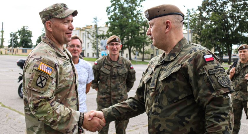 Dowódca grupy bojowej NATO w Polsce odwiedził podlaskich terytorialsów