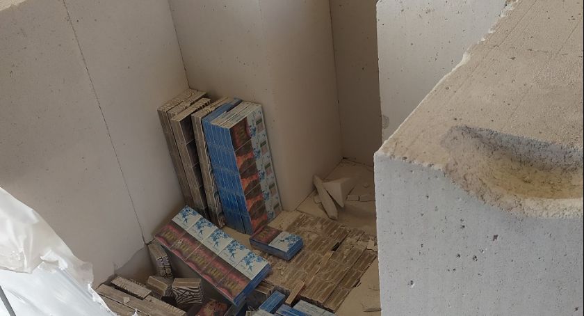 Nielegalne papierosy ukryte w bloczkach betonowych [foto]