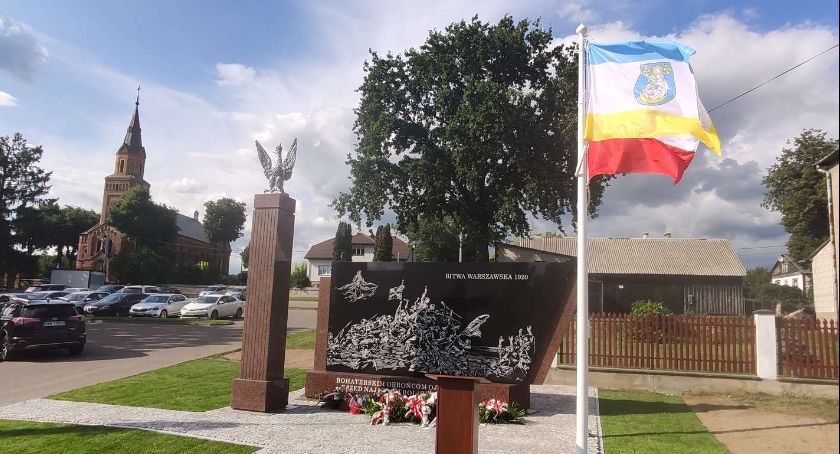 W Jabłonce Kościelnej odsłonięto pomnik na 100-lecie Bitwy Warszawskiej [FOTO]