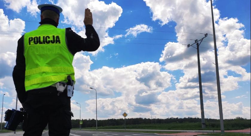 107 km/h przez teren zabudowany. Kierowca stracił prawo jazdy