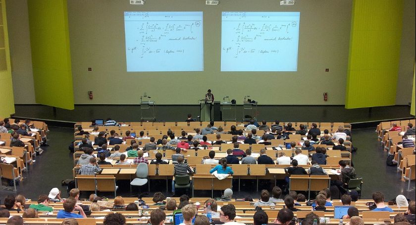 Co z rentą rodzinną dla ucznia i studenta w czasie wakacji?