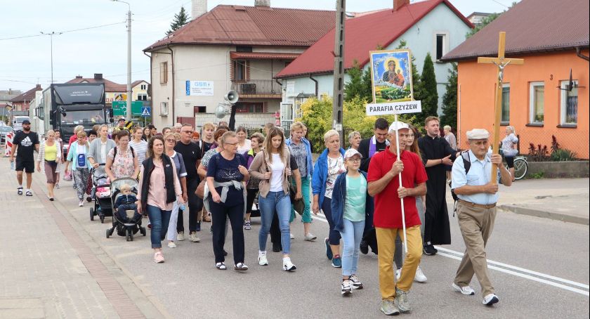 Z Czyżewa wyruszyła piesza pielgrzymka do Hodyszewa [FOTO]