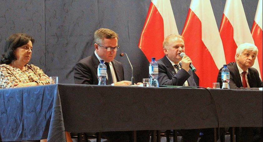Uroczysta sesja Rady Miejskiej w Ciechanowcu – odznaczenia i otwarcie dróg [foto]
