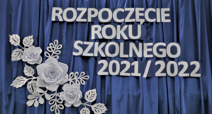 Społeczność Szkoły Podstawowej w Czyżewie rozpoczęła rok szkolny [FOTO]
