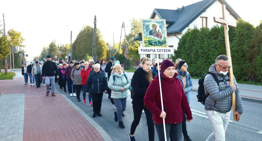 Piesza pielgrzymka dekanatu czyżewskiego do nowo ustanowionego Sanktuarium w Zuzeli [FOTO]