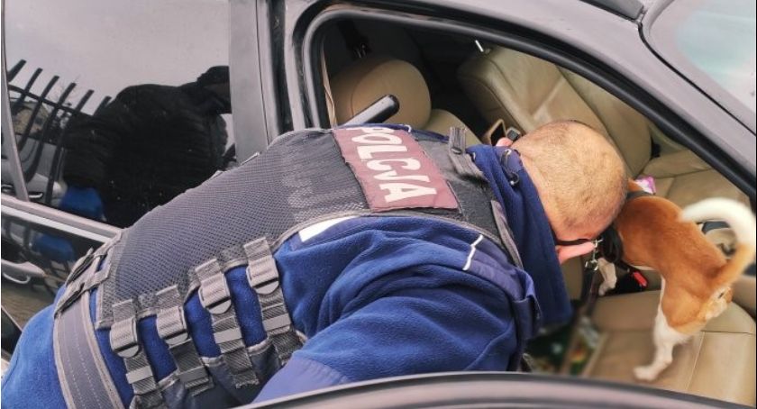 Nietrzeźwy bez uprawnień jechał z narkotykami