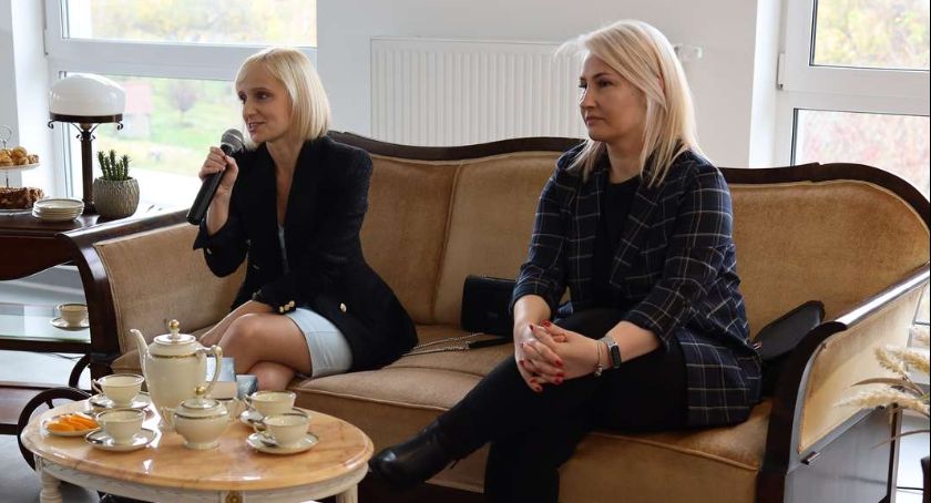 Jej trylogia może zostać zekranizowana. Autorka bestsellerów spotkała się z uczniami ZSZ [FOTO]