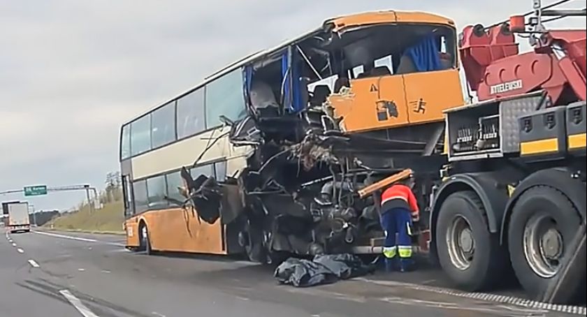 Dwa wypadki na S8. Jeden śmiertelny [foto]