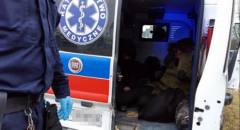 Imigranci w karetce pogotowia [foto+video]