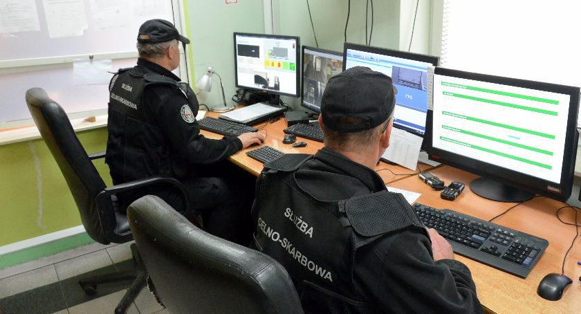 Podlaska KAS przyjmie nowych funkcjonariuszy. Trwa rekrutacja