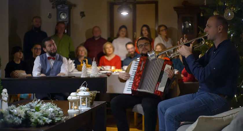 Świąteczna niespodzianka Zespołu Wokalnego Miasta Ciechanowiec [video]