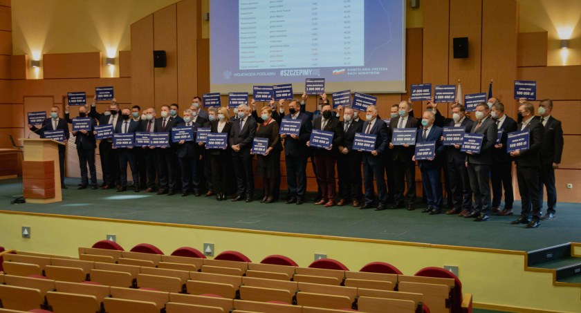 Samorządy odebrały czeki za konkurs 