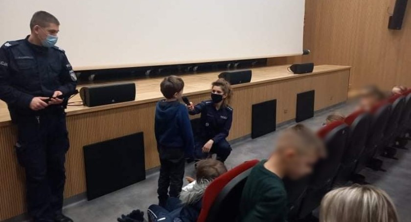 Wysokomazowieccy policjanci rozmawiają z dziećmi o bezpieczeństwie [foto]
