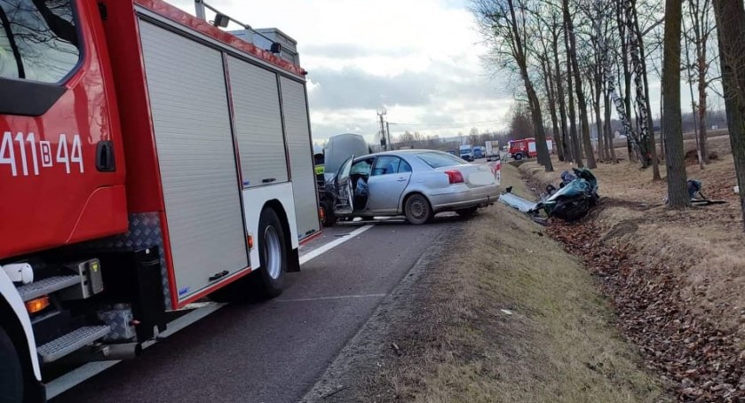 REGION: Tragiczny wypadek. Jedna osoba zginęła w zderzeniu trzech pojazdów [foto]