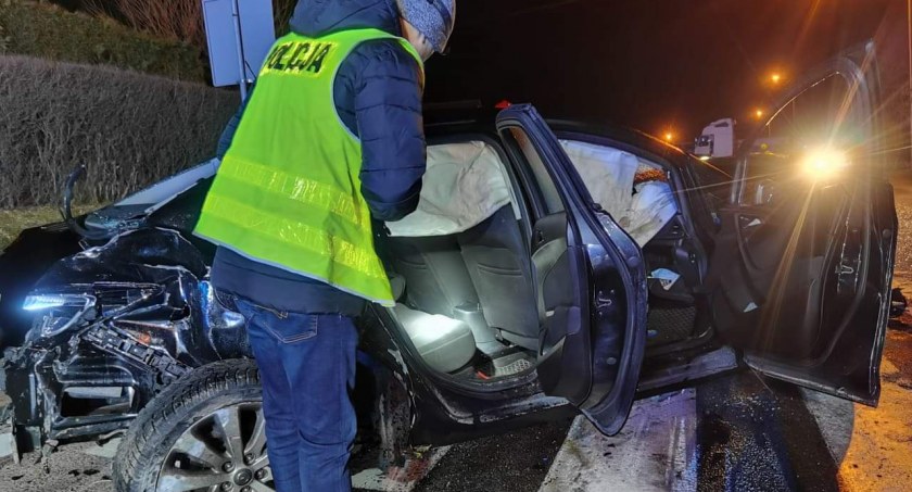 Region: Niebezpieczne zderzenie osobówki z samochodem ciężarowym [foto+aktualizacja]