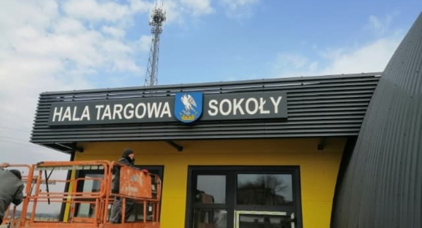 Kończy się budowa hal targowych w Sokołach [FOTO]