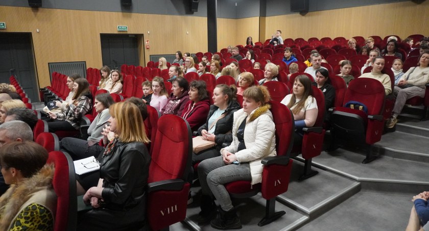 Ruszają bezpłatne lekcje języka polskiego dla uchodźców z Ukrainy [PL+UA]