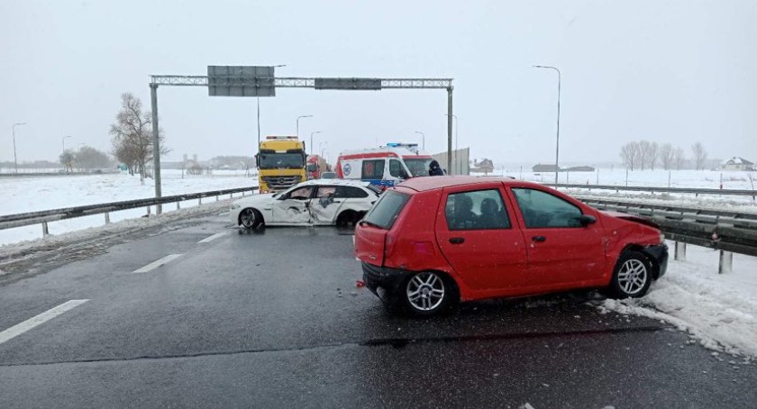 Utrudnienia na S8 w kierunku Białegostoku. Wypadek w udziałem 4 pojazdów [foto+aktualizacja]