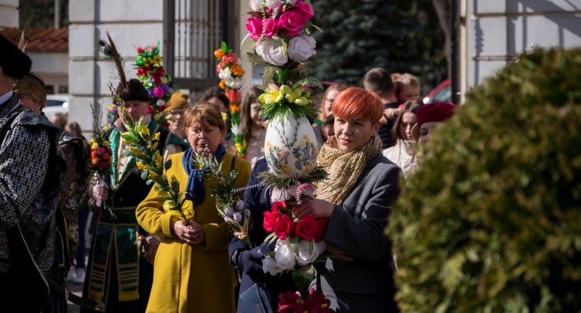 Setki palm wielkanocnych na procesji w Ciechanowcu [foto]