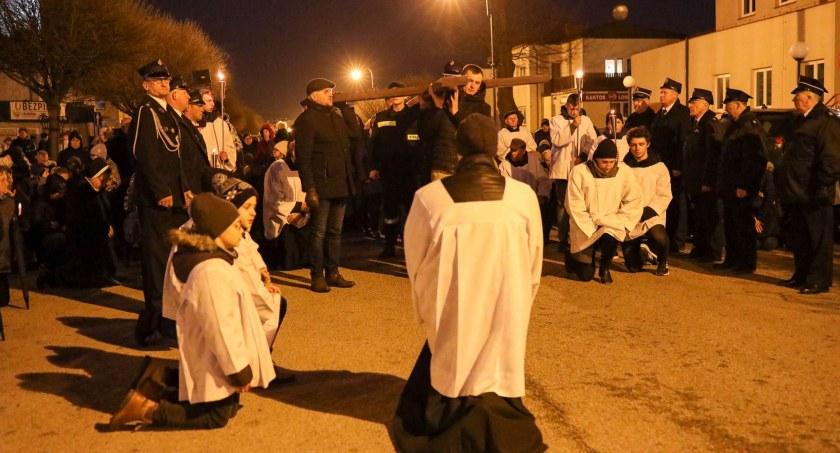 Droga Krzyżowa przeszła ulicami Wysokiego Mazowieckiego [FOTO+VIDEO]