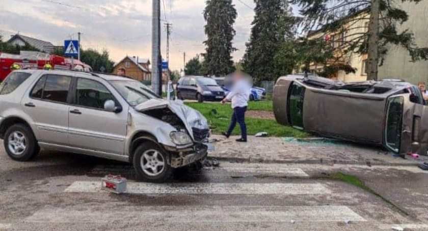 Wypadek w Ciechanowcu. Wśród poszkodowanych jest dziecko [FOTO+AKTUALIZACJA]