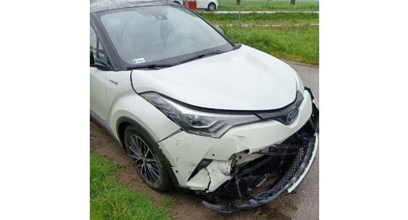 Nie ustąpił pierwszeństwa, doprowadził do kolizji [foto]