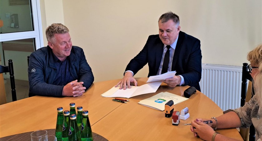 Umowa na budowę nowego bloku mieszkalnego w Wysokiem Mazowieckiem podpisana [foto]