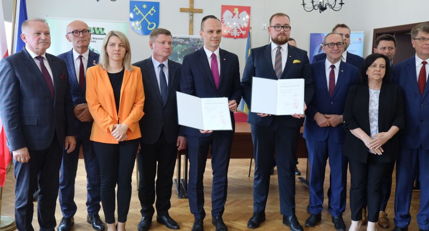 Dziesiątki milionów złotych na budowę obwodnicy Ciechanowca. Umowa podpisana [FOTO+VIDEO]