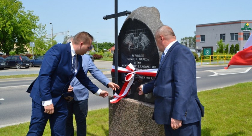 Szepietowo: Uroczyste odsłonięcie pomnika poświęconego ofiarom NKWD [foto]