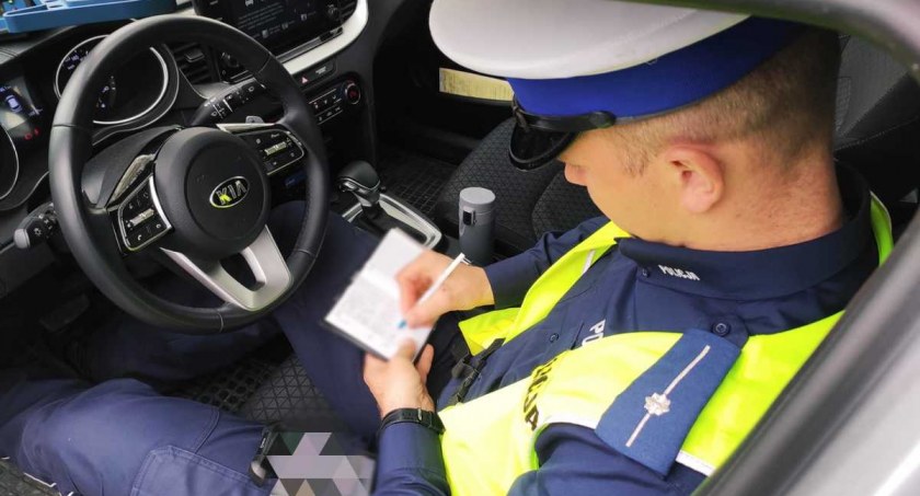 Kulesze Kościelne: Pijany i bez uprawnień prowadził ciągnik bez badań technicznych