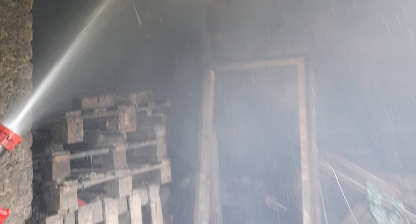 Pożar poddasza w Dąbrówce Kościelnej [foto]