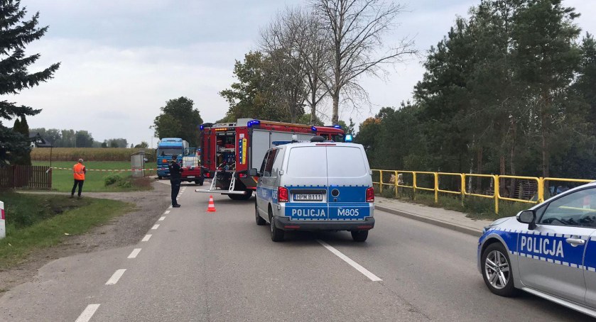Rozszczelniona cysterna. Droga na Łomżę zablokowana [foto+aktualizacja]