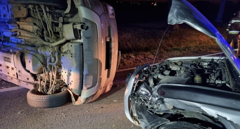 Wypadek w Dąbrówce Kościelnej. DK66 całkowicie zablokowana [FOTO+aktualizacja]