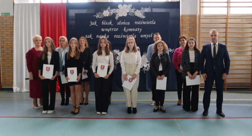 Kulesze Kościelne: Wójt przyznał stypendia najzdolniejszym uczniom [foto]