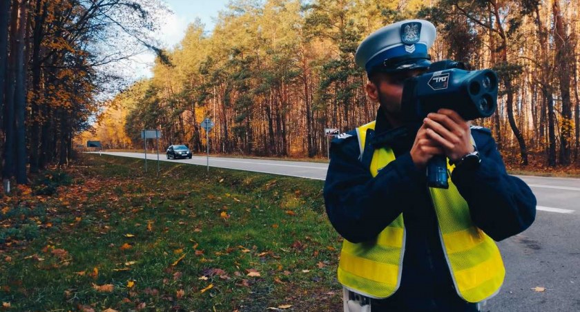 Czyżew: Zbyt szybko w terenie zabudowanym. Młoda kobieta pożegnała się z prawem jazdy