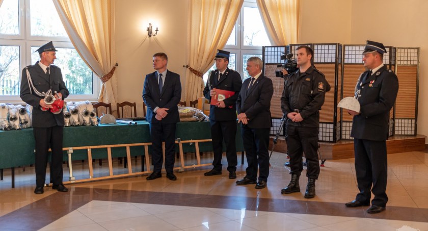 Cztery jednostki OSP z gminy Nowe Piekuty otrzymały nowe wyposażenie [foto]
