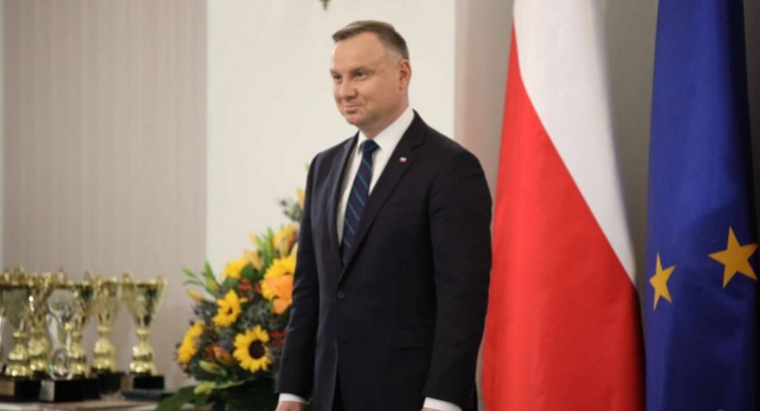 Kadencja samorządów przedłużona. Prezydent podpisał ustawę