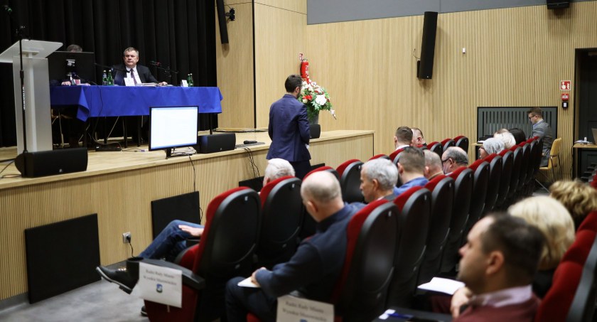 Sesja Rady Miasta inna niż zwykle. Burmistrz przedstawił projekt budżetu na 2023 rok [FOTO]
